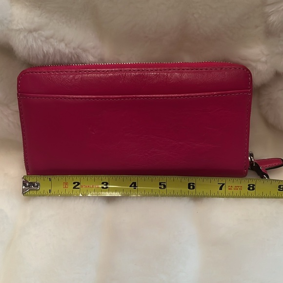 2025 💌🩷COACH HOT PINK WALLET 🩷 Double Zipper as seen. Outside zipper in front. 🩷 - Picture 2 of 8